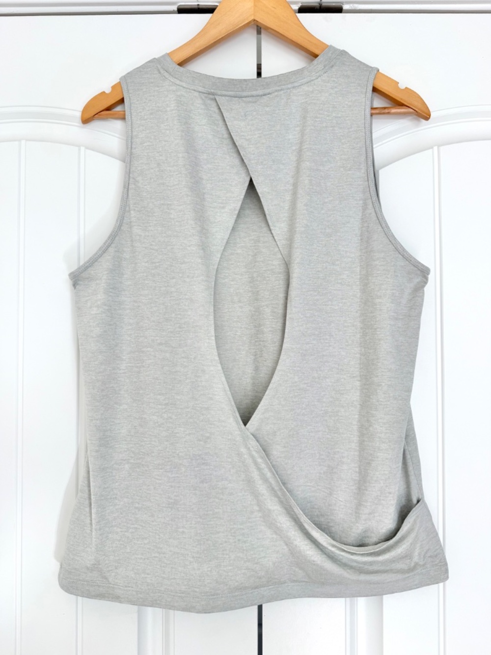 Fabletics Blake Open Back Tank Gray Size L Sleeveless Workout Top - Picture 2 of 9